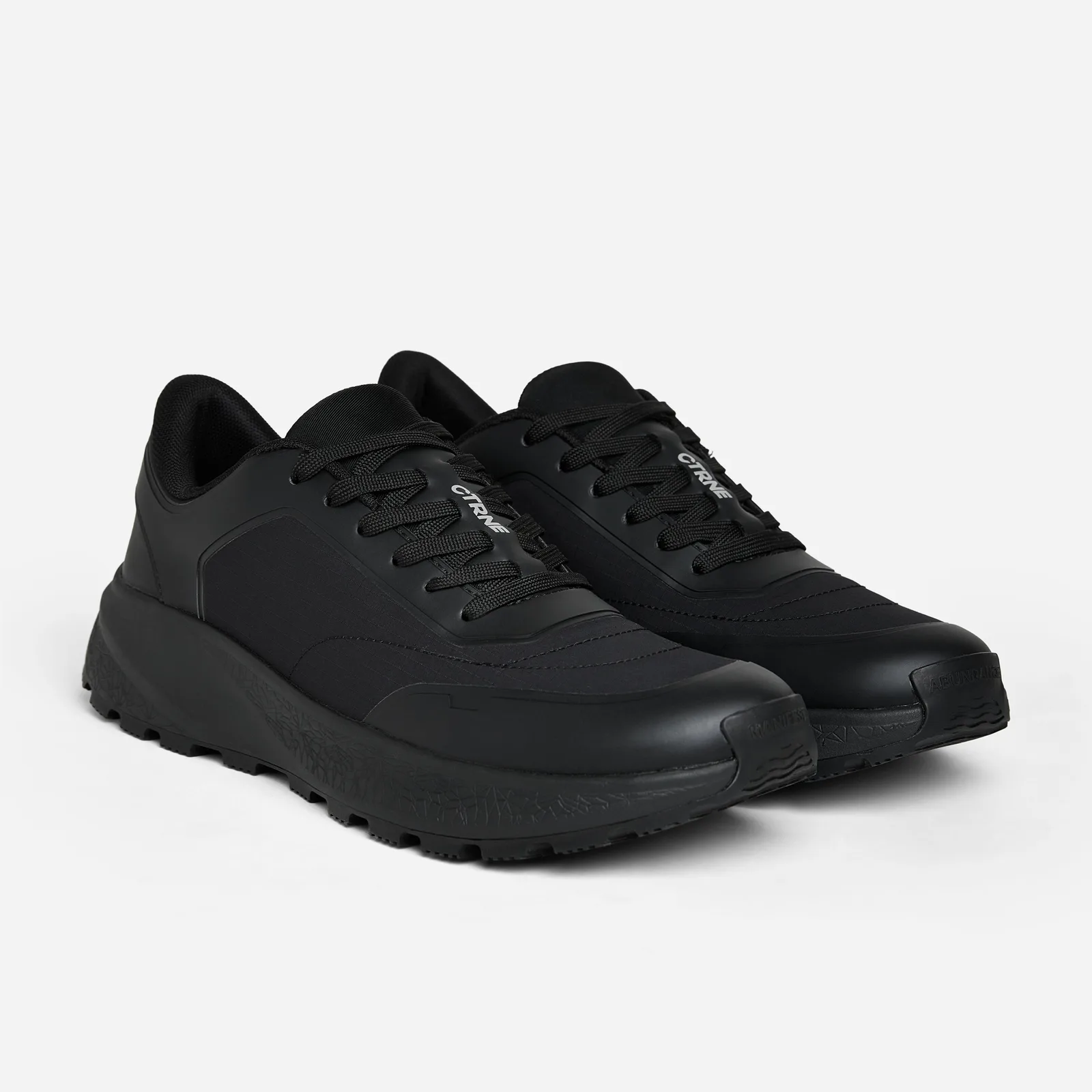 CTRNE Connect grounding shoes in all black