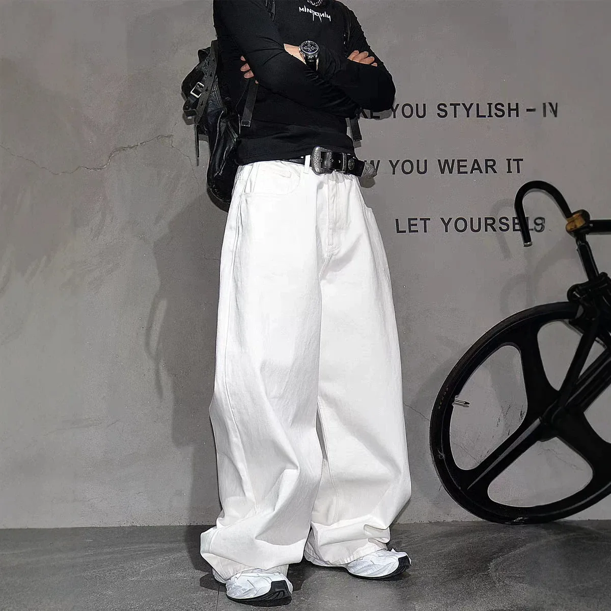 Slick Street Baggy Wide-Leg White Jeans in oversized silhouette
