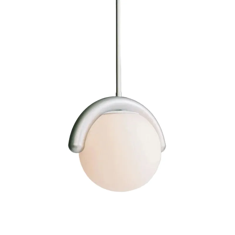 Hugbel Vesper Nouveau 2-head pendant with hand-blown glass globes over a dining table